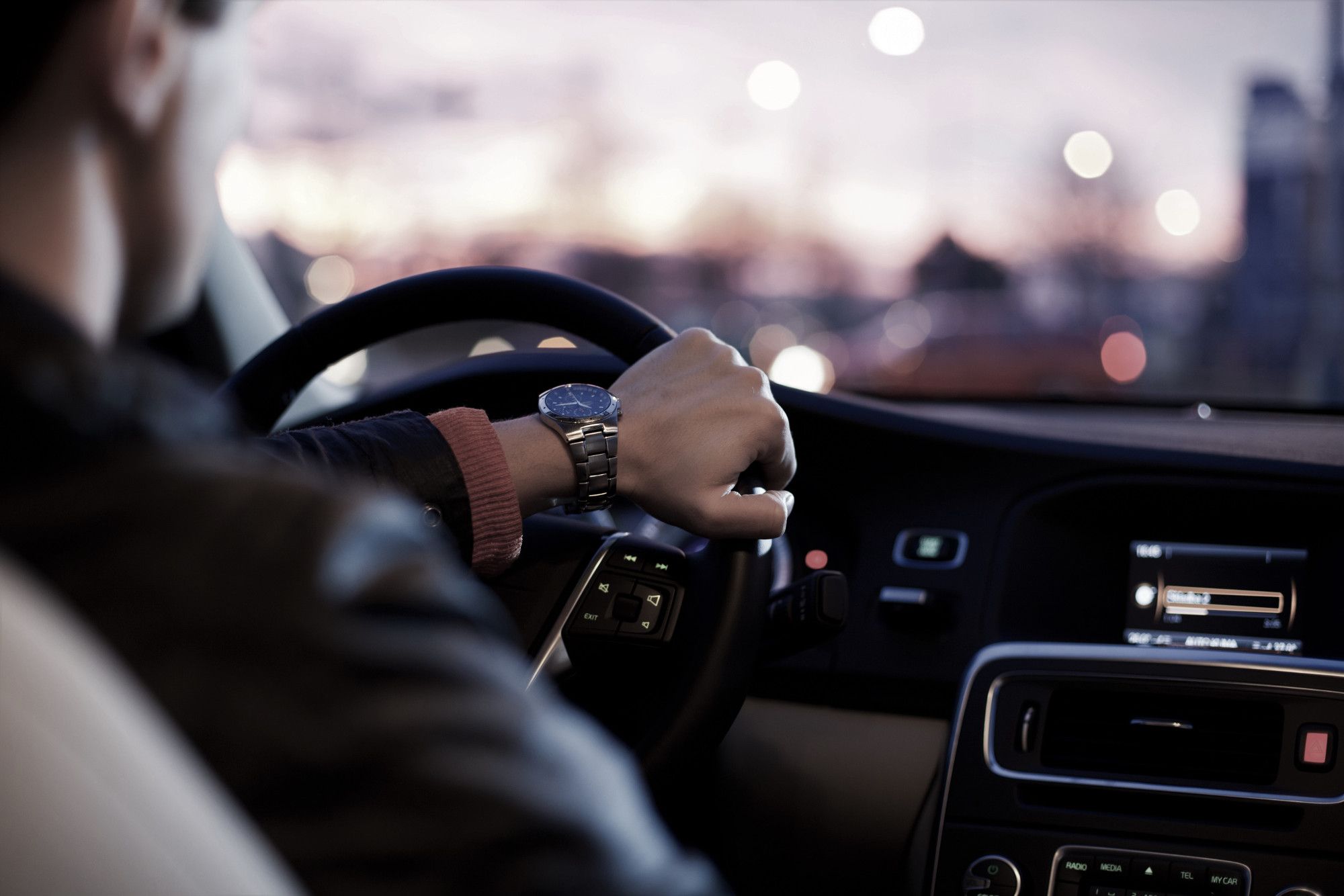 Barcelona no os quiere: Uber y Cabify cerrad la puerta al salir